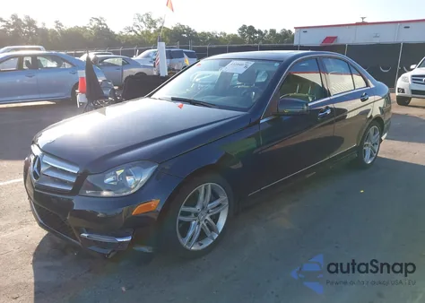 2013 Mercedes-Benz C 300 Sport 4Matic из США, поврежденный, VIN WDDGF8AB2DG133826